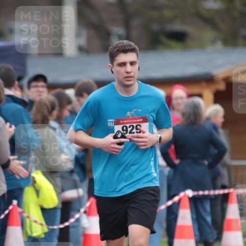 13.04.2025 - Hammer Lauf A. Gomolzig http://msf.ph/oto/7665772 13.04.2025 12:25:52 Ziel 929 meine-sportfotos.de