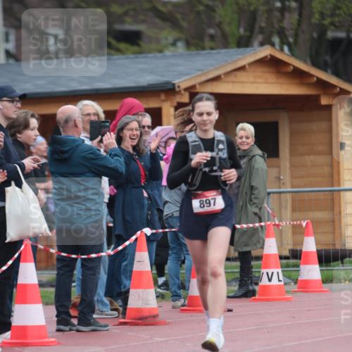 13.04.2025 - Hammer Lauf A. Gomolzig http://msf.ph/oto/7665926 13.04.2025 12:30:10 Ziel 15, 170, 320, 897 meine-sportfotos.de
