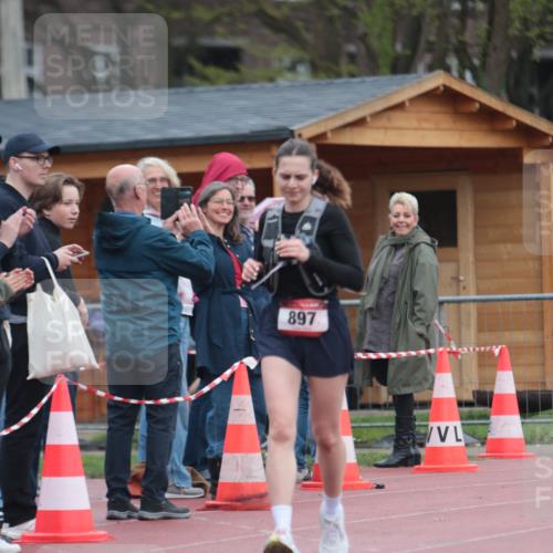 13.04.2025 - Hammer Lauf A. Gomolzig http://msf.ph/oto/7665927 13.04.2025 12:30:10 Ziel 15, 170, 320, 897 meine-sportfotos.de