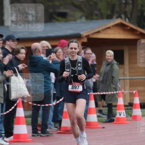 13.04.2025 - Hammer Lauf A. Gomolzig http://msf.ph/oto/7665928 13.04.2025 12:30:10 Ziel 15, 170, 320, 897 meine-sportfotos.de
