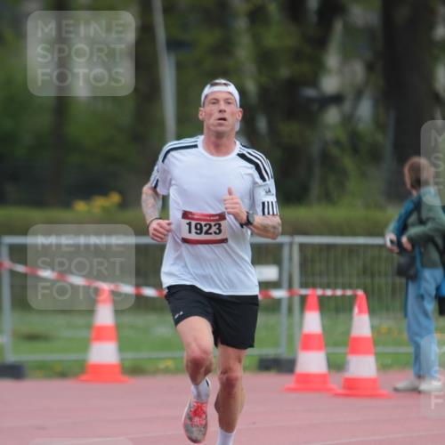 13.04.2025 - Hammer Lauf A. Gomolzig http://msf.ph/oto/7665955 13.04.2025 12:30:57 Ziel 1923 meine-sportfotos.de