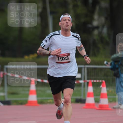 13.04.2025 - Hammer Lauf A. Gomolzig http://msf.ph/oto/7665956 13.04.2025 12:30:57 Ziel 1923 meine-sportfotos.de