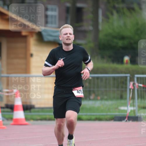 13.04.2025 - Hammer Lauf A. Gomolzig http://msf.ph/oto/7665987 13.04.2025 12:31:35 Ziel 452 meine-sportfotos.de