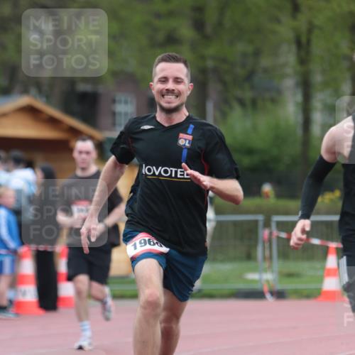 13.04.2025 - Hammer Lauf A. Gomolzig http://msf.ph/oto/7666081 13.04.2025 12:34:51 Ziel 244, 1774, 1960 meine-sportfotos.de