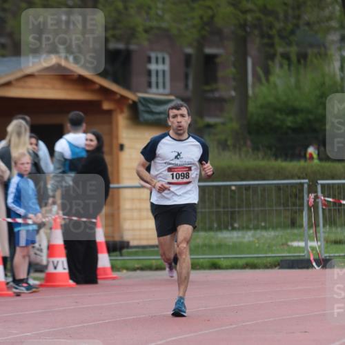 13.04.2025 - Hammer Lauf A. Gomolzig http://msf.ph/oto/7666091 13.04.2025 12:35:13 Ziel 927, 1098 meine-sportfotos.de