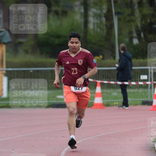 13.04.2025 - Hammer Lauf A. Gomolzig http://msf.ph/oto/7666101 13.04.2025 12:35:22 Ziel 241, 274, 927 meine-sportfotos.de