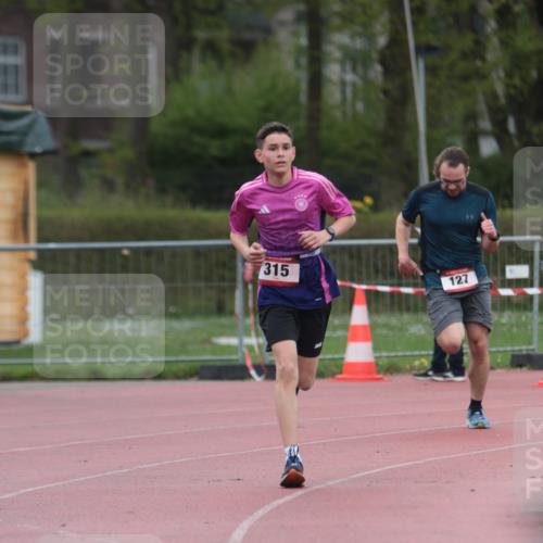 13.04.2025 - Hammer Lauf A. Gomolzig http://msf.ph/oto/7666116 13.04.2025 12:35:33 Ziel 127, 315, 1892 meine-sportfotos.de