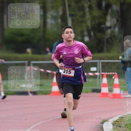 13.04.2025 - Hammer Lauf A. Gomolzig http://msf.ph/oto/7666119 13.04.2025 12:35:35 Ziel 127, 315, 1892 meine-sportfotos.de