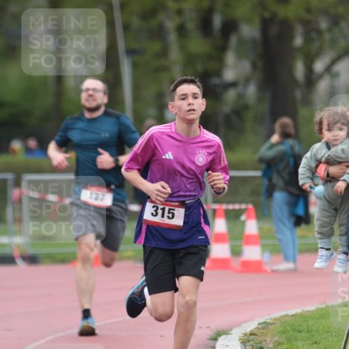13.04.2025 - Hammer Lauf A. Gomolzig http://msf.ph/oto/7666120 13.04.2025 12:35:35 Ziel 127, 315, 1892 meine-sportfotos.de