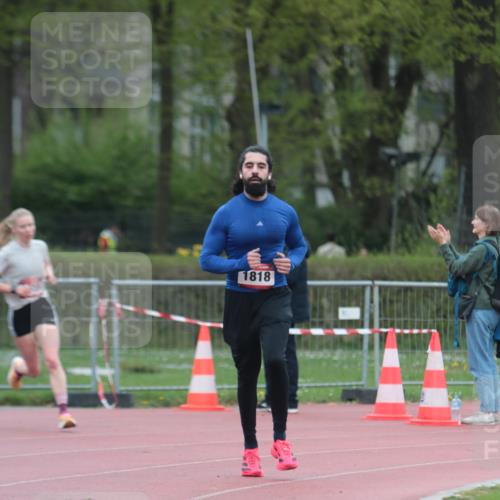 13.04.2025 - Hammer Lauf A. Gomolzig http://msf.ph/oto/7666132 13.04.2025 12:35:52 Ziel 4, 884, 1055, 1818 meine-sportfotos.de