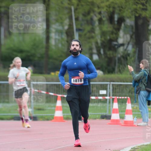 13.04.2025 - Hammer Lauf A. Gomolzig http://msf.ph/oto/7666133 13.04.2025 12:35:52 Ziel 4, 884, 1055, 1818 meine-sportfotos.de