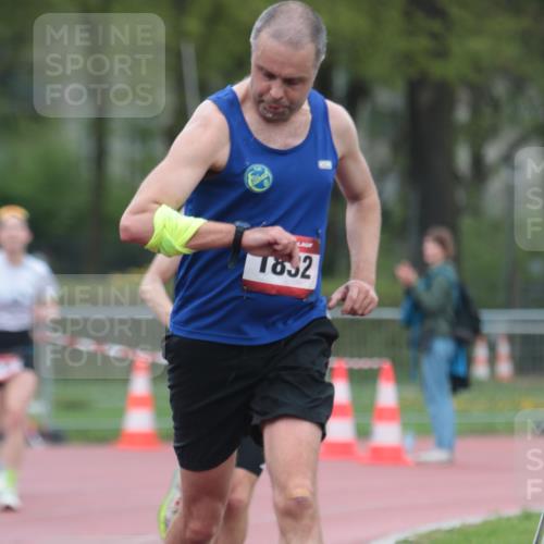 13.04.2025 - Hammer Lauf A. Gomolzig http://msf.ph/oto/7666192 13.04.2025 12:37:01 Ziel 18, 335, 483, 1364, 1368, 1832 meine-sportfotos.de