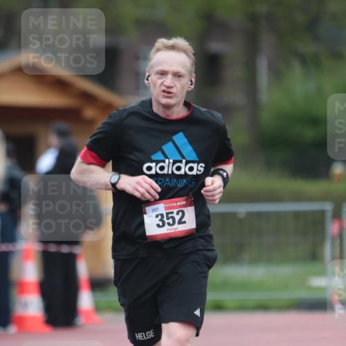 13.04.2025 - Hammer Lauf A. Gomolzig http://msf.ph/oto/7666216 13.04.2025 12:37:18 Ziel 221 meine-sportfotos.de