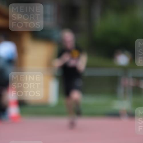 13.04.2025 - Hammer Lauf A. Gomolzig http://msf.ph/oto/7666322 13.04.2025 12:39:34 Ziel 8, 233, 1307 meine-sportfotos.de