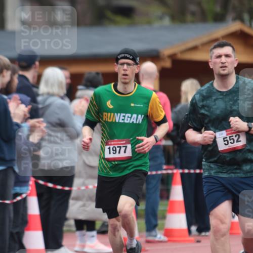 13.04.2025 - Hammer Lauf A. Gomolzig http://msf.ph/oto/7666345 13.04.2025 12:40:00 Ziel 300, 552, 908, 1025, 1581, 1755, 1977 meine-sportfotos.de