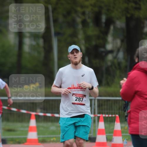 13.04.2025 - Hammer Lauf A. Gomolzig http://msf.ph/oto/7666349 13.04.2025 12:40:04 Ziel 287, 300, 552, 908, 1025, 1581, 1755, 1977 meine-sportfotos.de