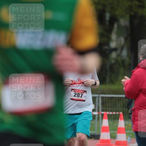 13.04.2025 - Hammer Lauf A. Gomolzig http://msf.ph/oto/7666350 13.04.2025 12:40:04 Ziel 287, 300, 552, 908, 1025, 1581, 1755, 1977 meine-sportfotos.de