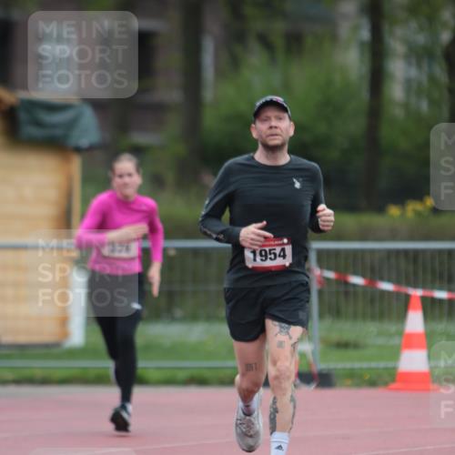 13.04.2025 - Hammer Lauf A. Gomolzig http://msf.ph/oto/7666385 13.04.2025 12:40:43 Ziel 379, 495, 1027, 1135, 1144, 1875, 1954 meine-sportfotos.de