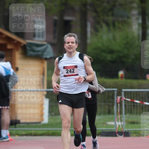 13.04.2025 - Hammer Lauf A. Gomolzig http://msf.ph/oto/7666411 13.04.2025 12:41:11 Ziel 242, 309, 1297, 1963 meine-sportfotos.de