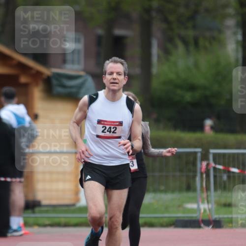13.04.2025 - Hammer Lauf A. Gomolzig http://msf.ph/oto/7666412 13.04.2025 12:41:12 Ziel 242, 309, 1297, 1963 meine-sportfotos.de