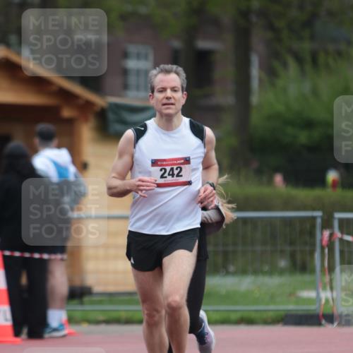 13.04.2025 - Hammer Lauf A. Gomolzig http://msf.ph/oto/7666413 13.04.2025 12:41:12 Ziel 242, 309, 1297, 1963 meine-sportfotos.de