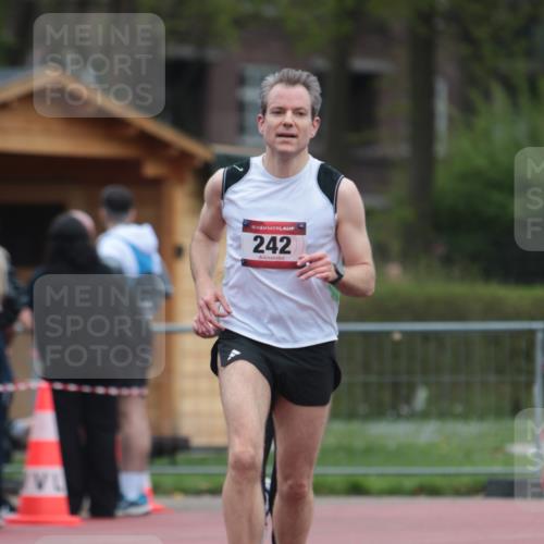 13.04.2025 - Hammer Lauf A. Gomolzig http://msf.ph/oto/7666414 13.04.2025 12:41:12 Ziel 242, 309, 1297, 1963 meine-sportfotos.de