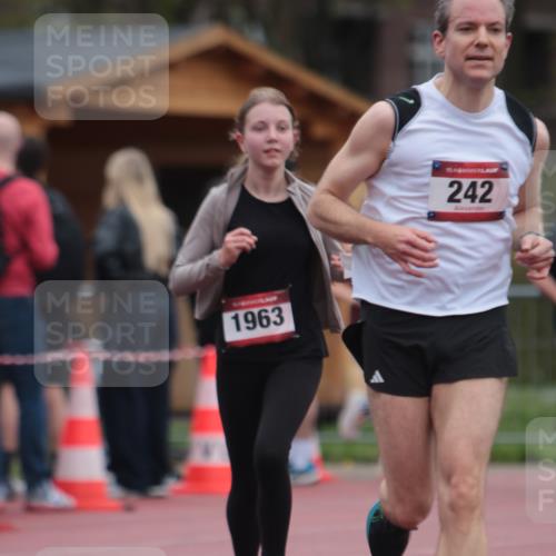 13.04.2025 - Hammer Lauf A. Gomolzig http://msf.ph/oto/7666415 13.04.2025 12:41:14 Ziel 242, 309, 1297, 1963 meine-sportfotos.de
