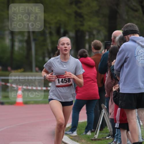 13.04.2025 - Hammer Lauf A. Gomolzig http://msf.ph/oto/7666447 13.04.2025 12:41:46 Ziel 2, 557, 1123, 1458, 1939 meine-sportfotos.de