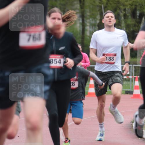 13.04.2025 - Hammer Lauf A. Gomolzig http://msf.ph/oto/7666509 13.04.2025 12:42:43 Ziel 188, 307, 528, 638, 875, 1301, 1354, 1791, 1804 meine-sportfotos.de