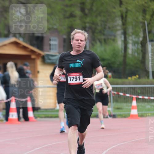 13.04.2025 - Hammer Lauf A. Gomolzig http://msf.ph/oto/7666520 13.04.2025 12:42:49 Ziel 307, 476, 1078, 1791 meine-sportfotos.de