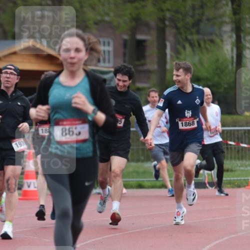 13.04.2025 - Hammer Lauf A. Gomolzig http://msf.ph/oto/7666571 13.04.2025 12:43:32 Ziel 863, 958, 1272, 1551, 1576, 1578, 1611, 1612, 1613, 1847, 1866, 1868, 1883, 1935, 1995 meine-sportfotos.de