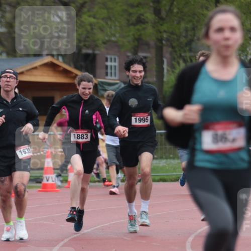 13.04.2025 - Hammer Lauf A. Gomolzig http://msf.ph/oto/7666572 13.04.2025 12:43:33 Ziel 863, 958, 1272, 1551, 1576, 1578, 1611, 1612, 1613, 1847, 1866, 1868, 1883, 1935, 1995 meine-sportfotos.de