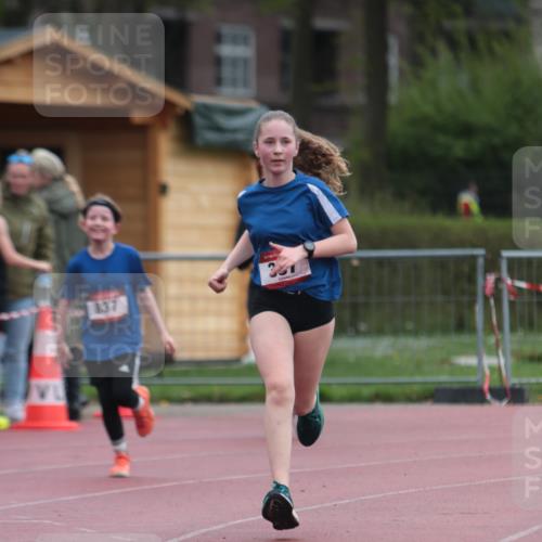 13.04.2025 - Hammer Lauf A. Gomolzig http://msf.ph/oto/7666720 13.04.2025 12:45:47 Ziel 337, 837, 1283 meine-sportfotos.de