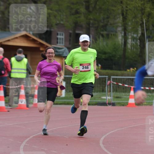 13.04.2025 - Hammer Lauf A. Gomolzig http://msf.ph/oto/7666832 13.04.2025 12:47:27 Ziel 246, 247 meine-sportfotos.de