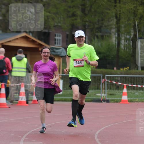 13.04.2025 - Hammer Lauf A. Gomolzig http://msf.ph/oto/7666833 13.04.2025 12:47:27 Ziel 246, 247 meine-sportfotos.de