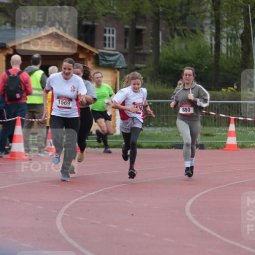 13.04.2025 - Hammer Lauf A. Gomolzig http://msf.ph/oto/7666837 13.04.2025 12:47:42 Ziel 228, 879, 880, 1569, 1570 meine-sportfotos.de