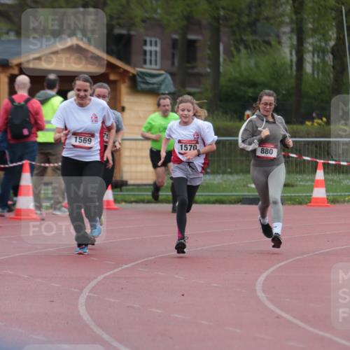 13.04.2025 - Hammer Lauf A. Gomolzig http://msf.ph/oto/7666838 13.04.2025 12:47:42 Ziel 228, 879, 880, 1569, 1570 meine-sportfotos.de