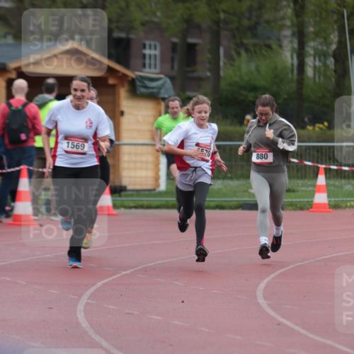 13.04.2025 - Hammer Lauf A. Gomolzig http://msf.ph/oto/7666839 13.04.2025 12:47:42 Ziel 228, 879, 880, 1569, 1570 meine-sportfotos.de