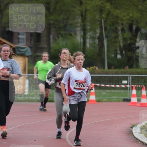 13.04.2025 - Hammer Lauf A. Gomolzig http://msf.ph/oto/7666842 13.04.2025 12:47:44 Ziel 228, 879, 880, 1569, 1570 meine-sportfotos.de