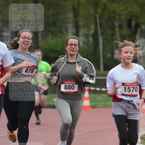 13.04.2025 - Hammer Lauf A. Gomolzig http://msf.ph/oto/7666843 13.04.2025 12:47:45 Ziel 228, 879, 880, 1569, 1570 meine-sportfotos.de