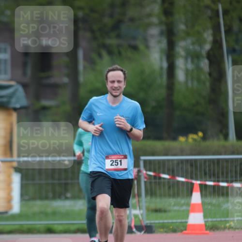 13.04.2025 - Hammer Lauf A. Gomolzig http://msf.ph/oto/7666851 13.04.2025 12:47:55 Ziel 251, 435, 487, 758 meine-sportfotos.de