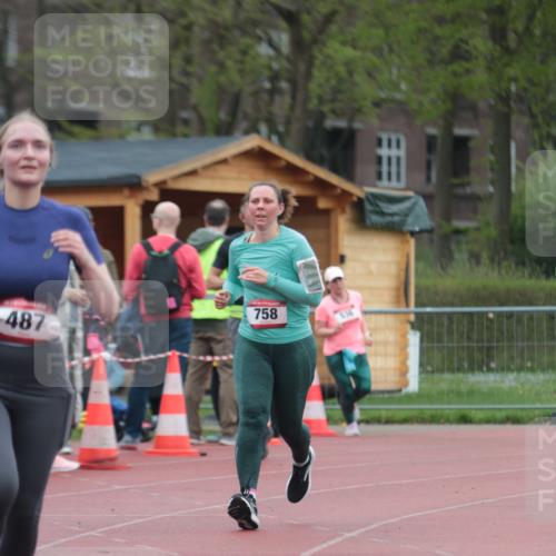 13.04.2025 - Hammer Lauf A. Gomolzig http://msf.ph/oto/7666855 13.04.2025 12:47:59 Ziel 251, 487, 758 meine-sportfotos.de