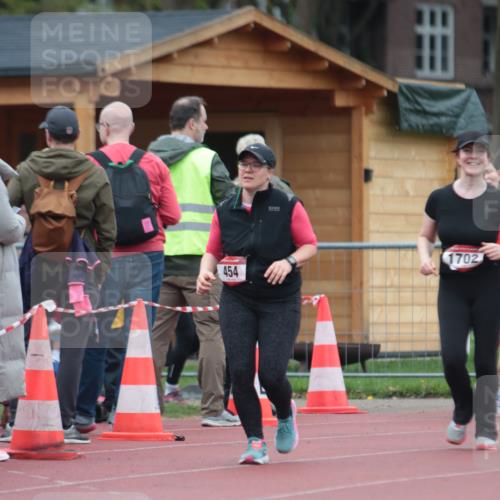 13.04.2025 - Hammer Lauf A. Gomolzig http://msf.ph/oto/7666934 13.04.2025 12:49:31 Ziel 454, 1304 meine-sportfotos.de