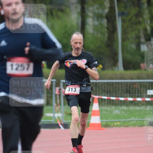 13.04.2025 - Hammer Lauf A. Gomolzig http://msf.ph/oto/7667038 13.04.2025 12:51:03 Ziel 234, 313, 1257, 1589 meine-sportfotos.de