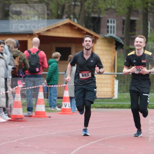 13.04.2025 - Hammer Lauf A. Gomolzig http://msf.ph/oto/7667123 13.04.2025 12:52:29 Ziel 693, 704, 1341 meine-sportfotos.de