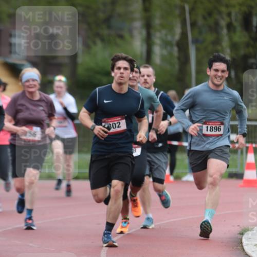 13.04.2025 - Hammer Lauf A. Gomolzig http://msf.ph/oto/7667189 13.04.2025 12:53:53 Ziel 218, 302, 502, 756, 858, 1567, 1571, 1572, 1896 meine-sportfotos.de
