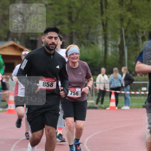 13.04.2025 - Hammer Lauf A. Gomolzig http://msf.ph/oto/7667195 13.04.2025 12:53:56 Ziel 502, 670, 756, 858, 1567, 1571, 1572 meine-sportfotos.de