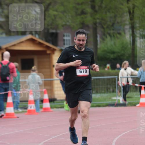 13.04.2025 - Hammer Lauf A. Gomolzig http://msf.ph/oto/7667199 13.04.2025 12:54:03 Ziel 384, 670, 1808 meine-sportfotos.de