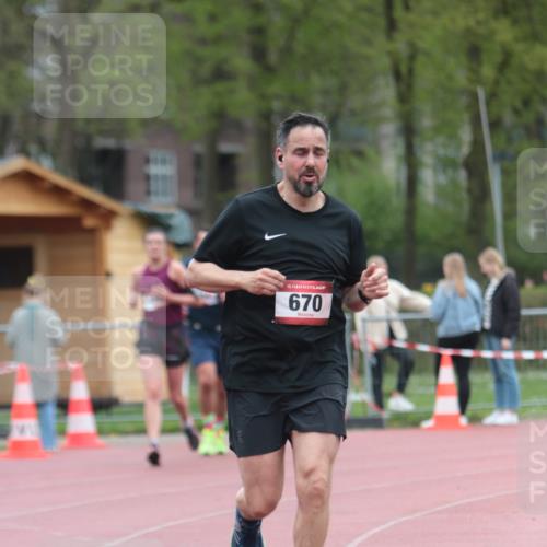13.04.2025 - Hammer Lauf A. Gomolzig http://msf.ph/oto/7667201 13.04.2025 12:54:04 Ziel 384, 670, 1808 meine-sportfotos.de
