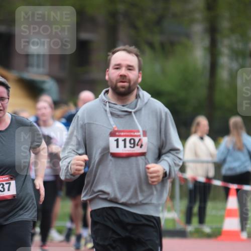 13.04.2025 - Hammer Lauf A. Gomolzig http://msf.ph/oto/7667220 13.04.2025 12:54:23 Ziel 297, 298, 1194, 1237 meine-sportfotos.de